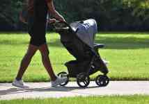 Houston: park, mother and child, walking in the park