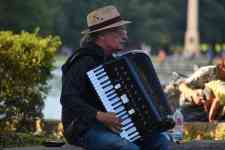 Houston: busking, street musician, street performer